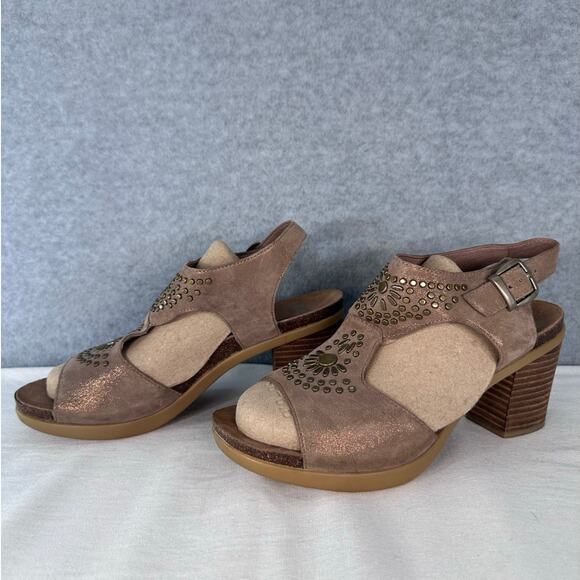 Dansko Womens sz 40 Deandra Studded Taupe Shimmer Sandal Block Heel BOHO T Strap - Picture 4 of 13
